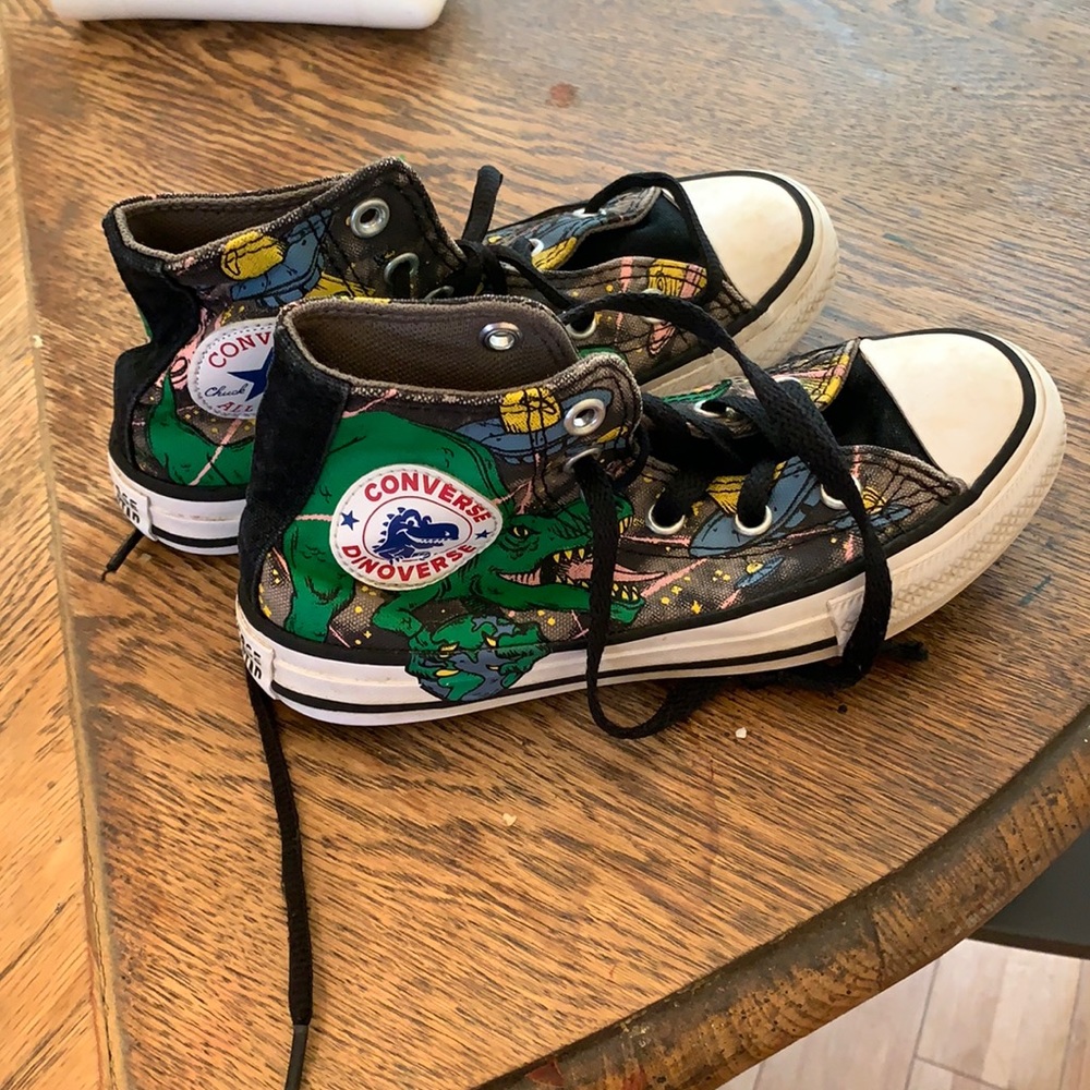 Boys converse